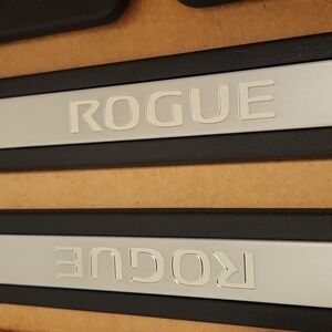 NISSAN 999M1-GU010 Door sill plates